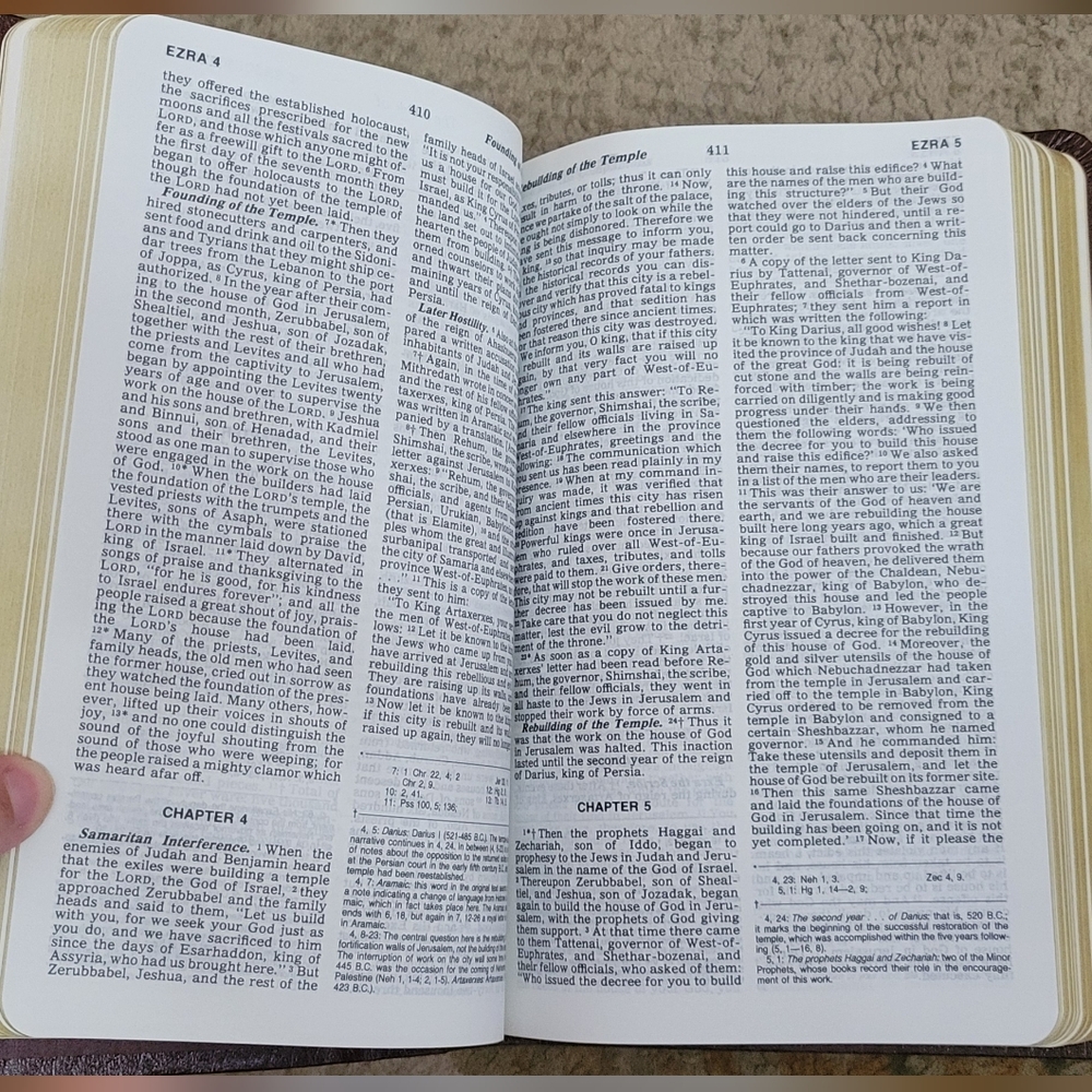 New American Bible Gift and Study Bible NIB - Picture 3 of 6